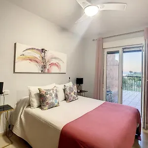 https://apartamento-playa-la-via-p.1costadelsol.com